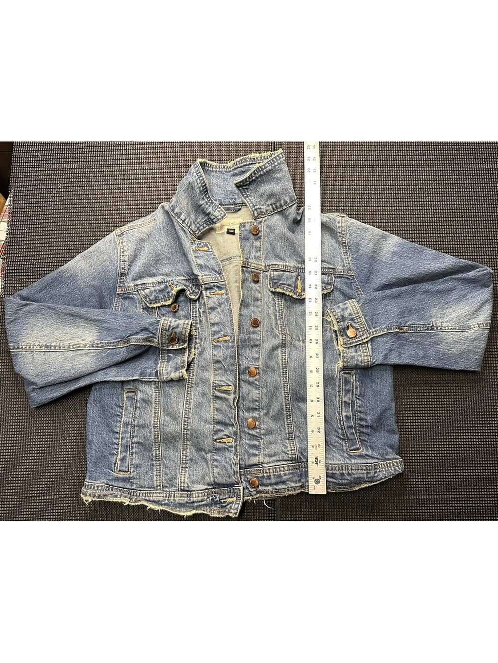 Womens Cropped Denim Jacket Large Light Wash Distressed Raw Hem Casual